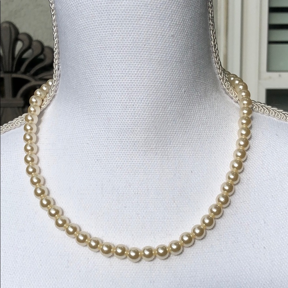 Vintage faux pearl necklace